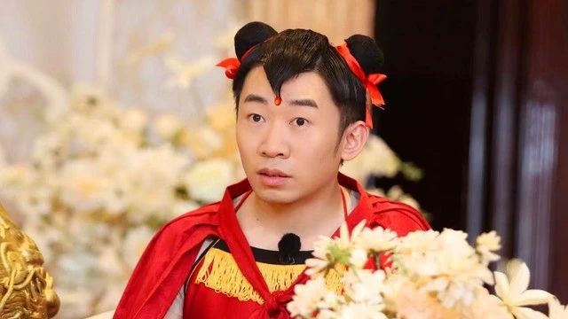 杨迪|杨迪助阵黄明昊演唱会，评论区严重翻车