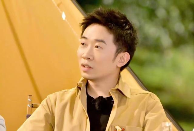 杨迪|杨迪单曲上线：从最丑男星到综艺顶流，他的逆袭之路坎坷辛酸