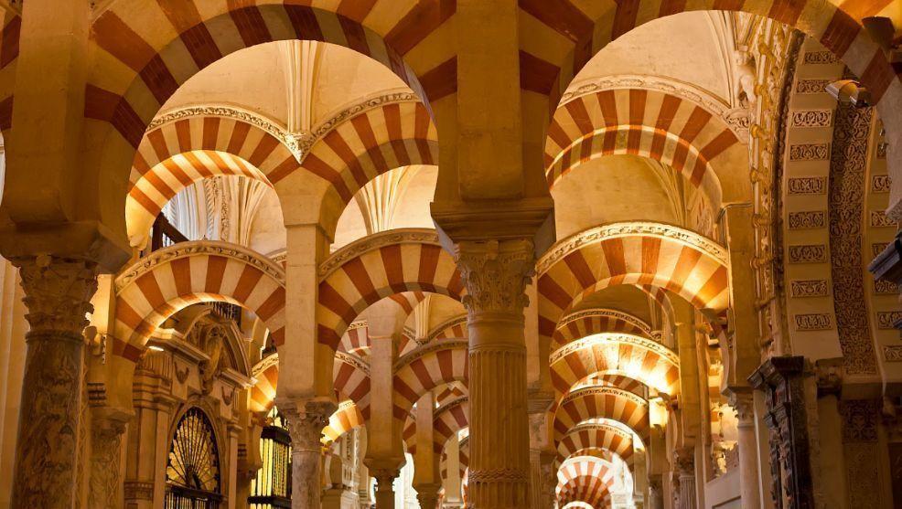 格拉纳达皇宫:这座建筑背后,有怎样的历史故事和文化意义?