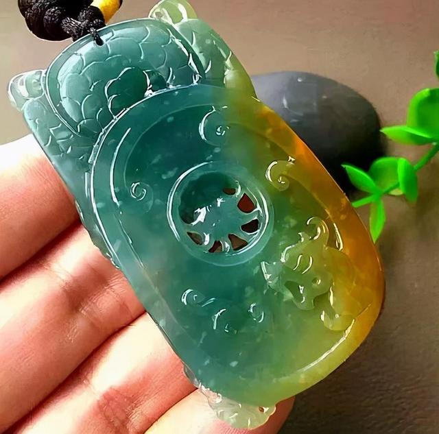 缅甸翡翠:从原石到成品,揭秘其不为人知的价值奥秘