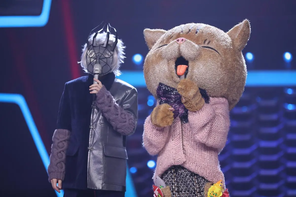 奔跑吧兄弟|《蒙面唱将猜猜猜》掀起全国热潮，黄龄版《红日》引爆话题，明星多重魅力引发争议！