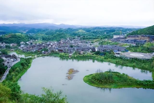 旅游攻略|贵州省第一大城市，旅游资源特别丰富，还是著名的“避暑胜地”！