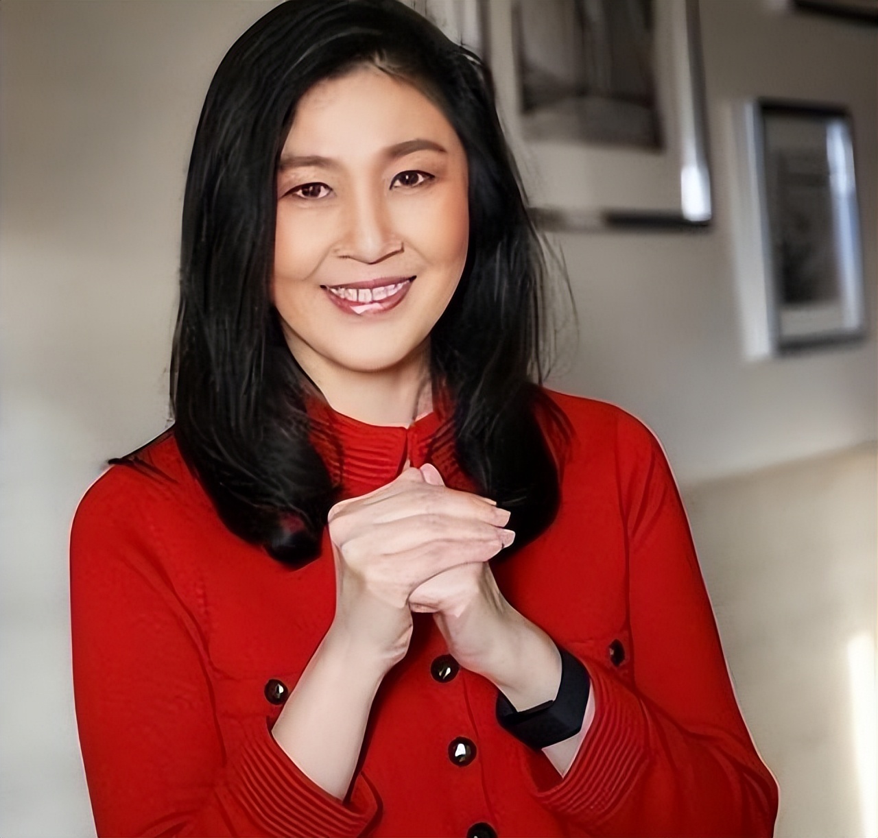 发型 被55岁英拉美到了!不化浓妆,留气质“锁骨发”,美得很真实!