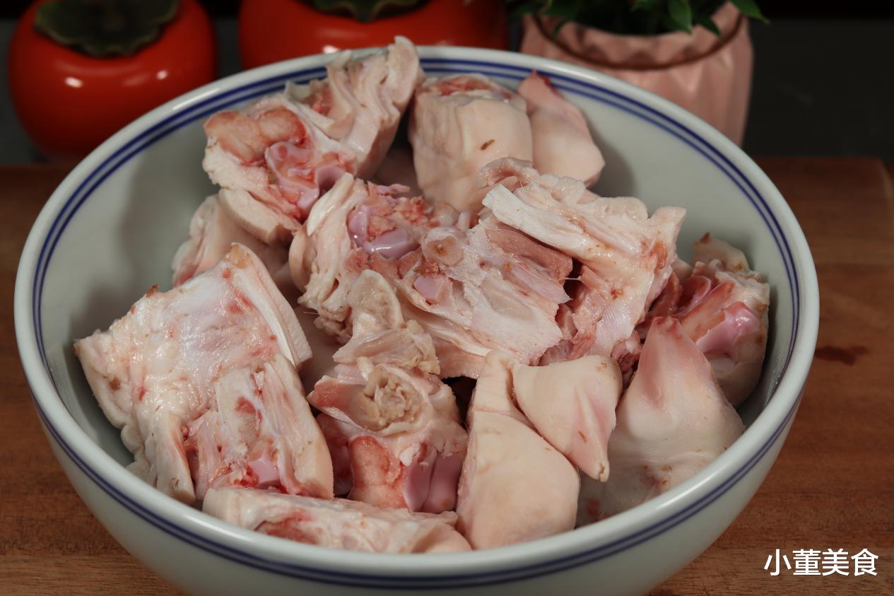 除夕年夜饭，老话说“5样不上桌，来年一场空”，“5样”指的啥？有啥讲究