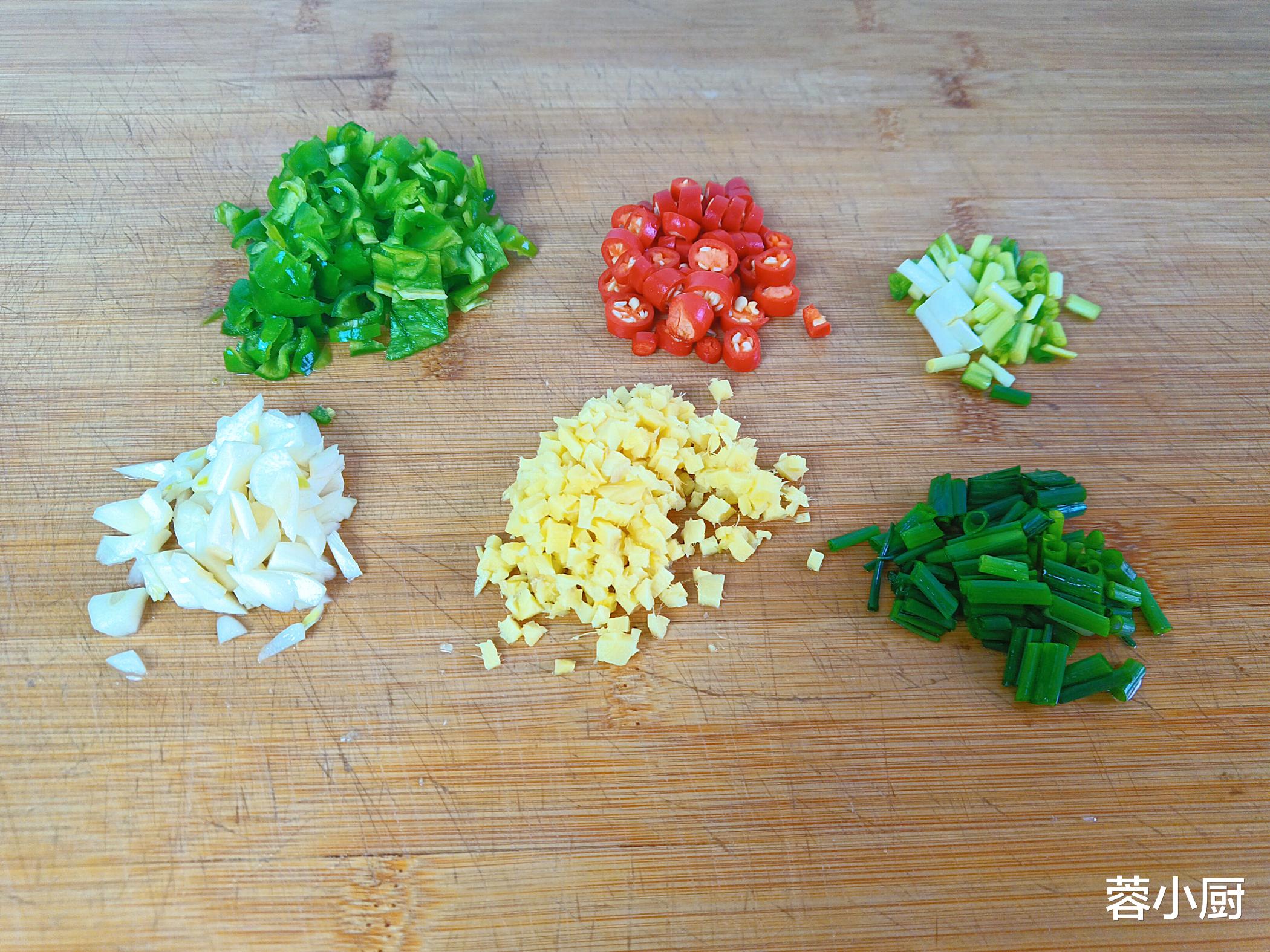 美食教程|人老腿先衰？建议 50岁后，少喝牛奶多吃4物，走路有劲，安稳度伏