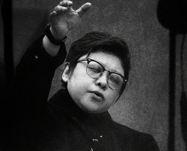 雌激素 韩红成功减重40斤,扎丸子头穿牛仔裤,瘦出迷人线条?