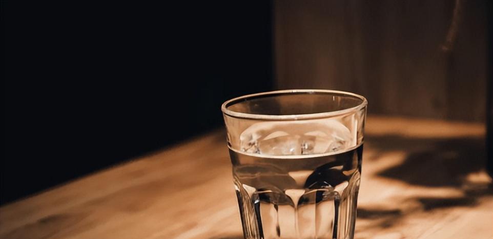 李小龙|李小龙死因未解之谜,时隔半个世纪有了新发现,专家:水喝多了