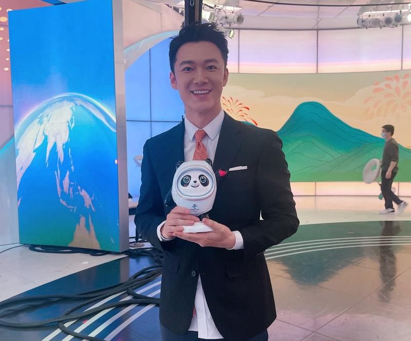 央视主持人张韬：不仅是央视的新星，更是家人心中的骄傲与暖男！