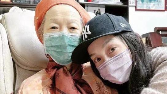 范玮琪母亲因病去世！6月刚做大手术，去年父亲和奶奶去世！