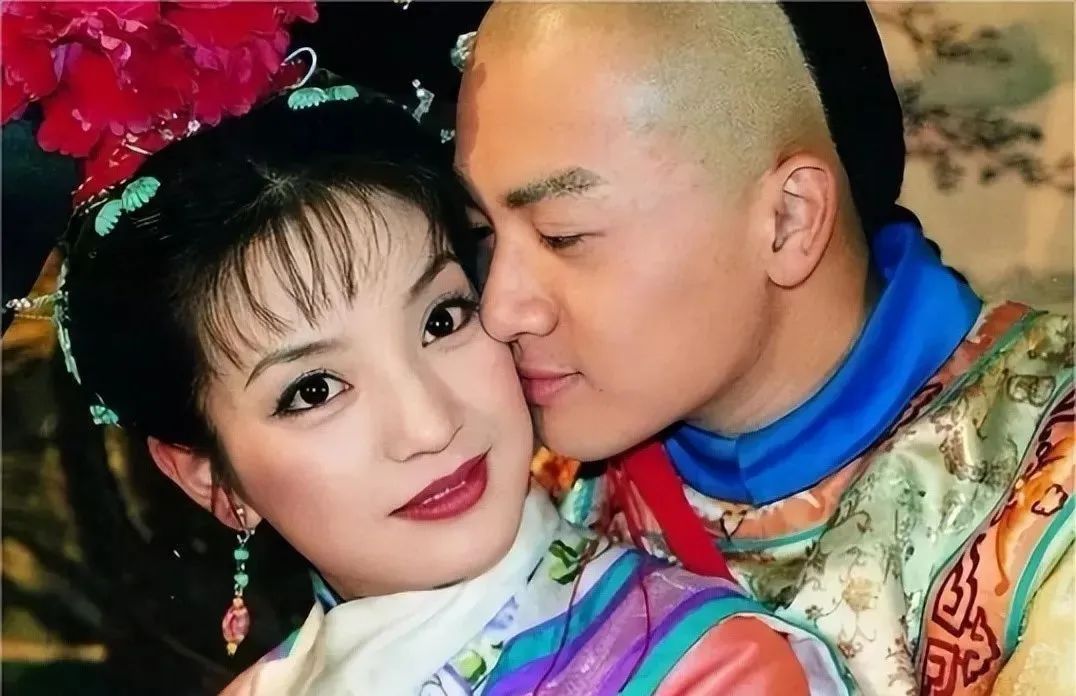 消失一年多后,再看47岁赵薇现在的处境,完全是自食恶果