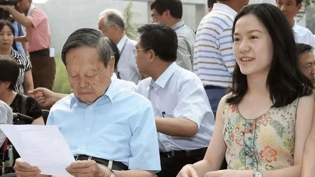 翁帆|101岁杨振宁状态堪忧？翁帆已准备好退路：冻9颗卵子改嫁后仍可孕育