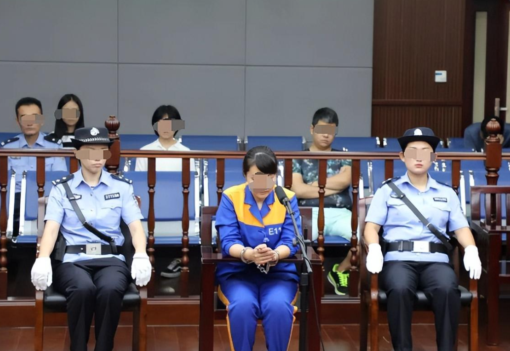 200斤女胖子欲强行发生关系，60岁大爷哭诉：我实在反抗不动！