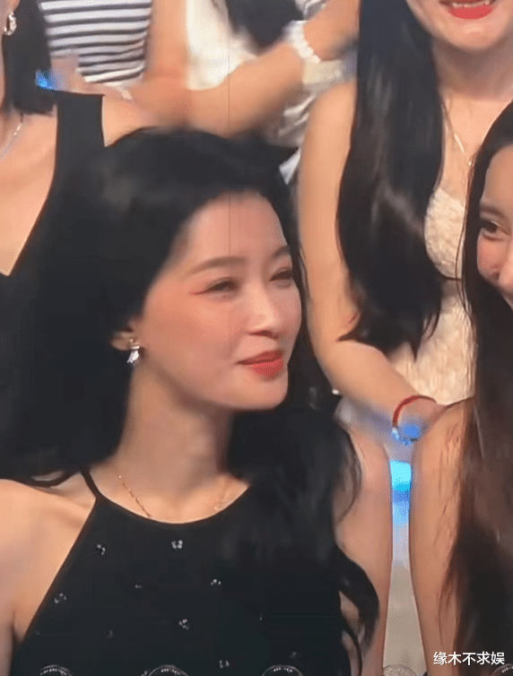 孙怡看薛之谦演唱会,戴236万名表身价疑过亿,女儿穿百元平价款