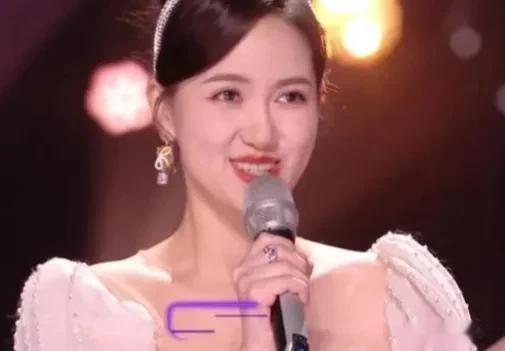 湖南卫视|何炅老了，齐思钧稳了：一场跨年晚会看清芒果台15位主持人新形势