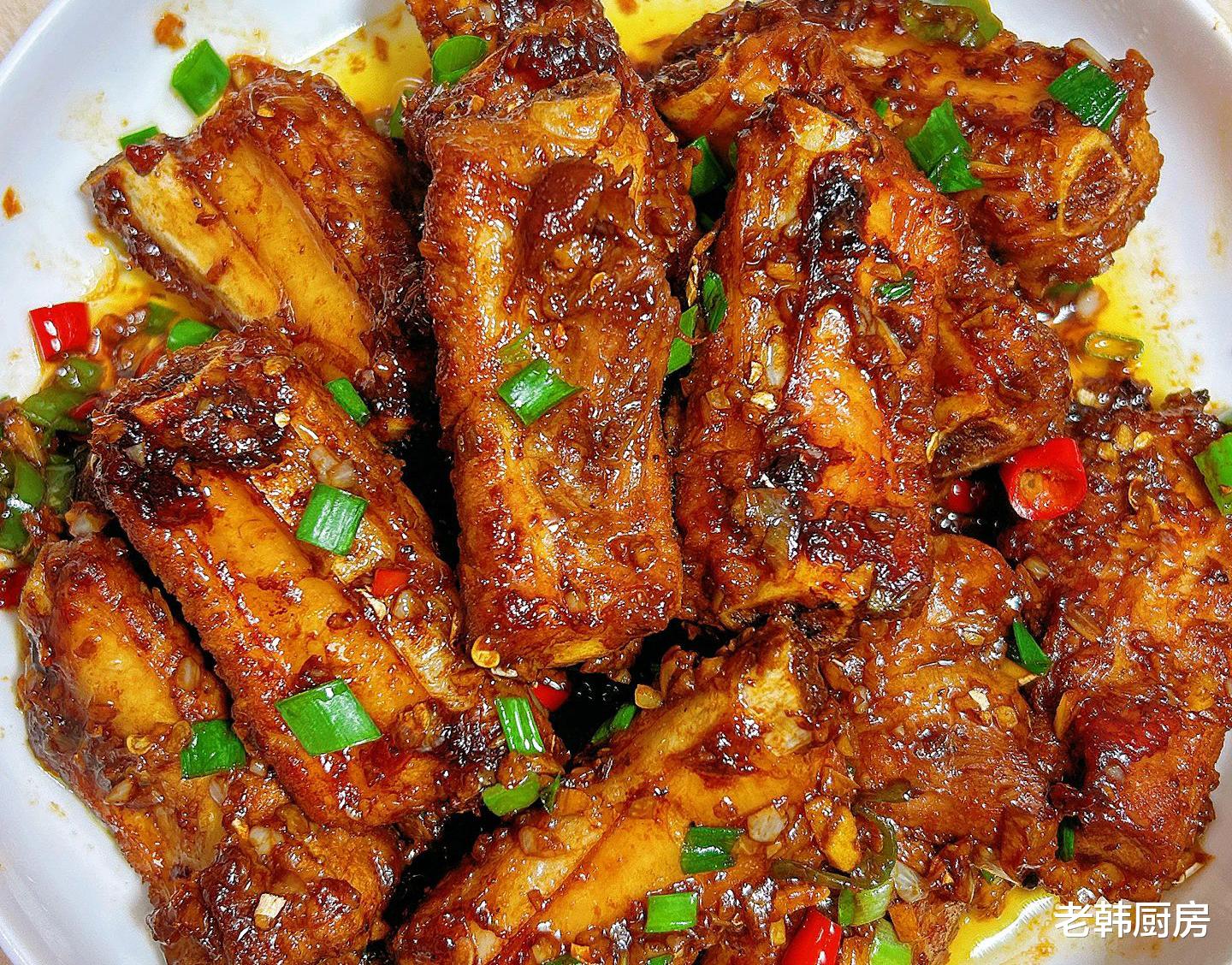 蒜香排骨|排骨别只会红烧了,教你蒜香排骨做法,蒜香浓郁,味道比饭店好吃