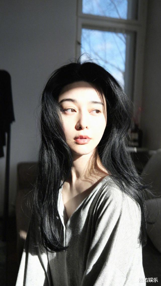 劣迹艺人|范某冰分享起床美照，41岁甜如少女，委屈喊冤惹争议