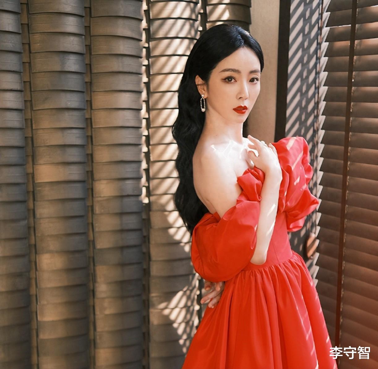 ELLE盛典：李思思周冬雨状态比杨紫热巴娜扎好，李宇春刘雨昕比酷