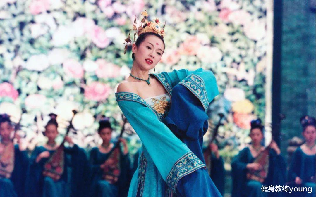 章子怡，44岁94斤，身材堪比20岁，4个方法你一定要知道