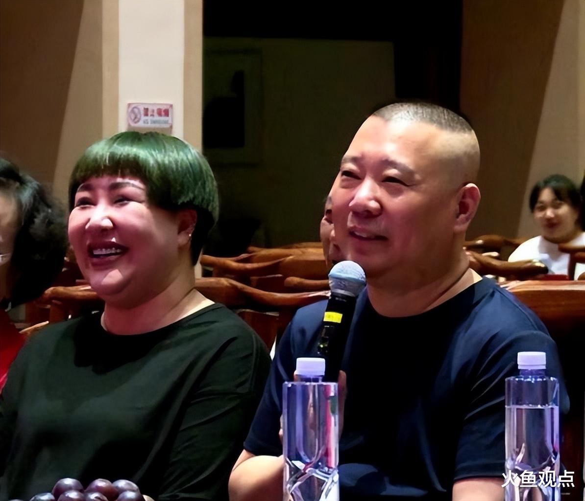 德云社相声变味？烧饼故意向观众席泼水，网友：我欠姜昆一个道歉