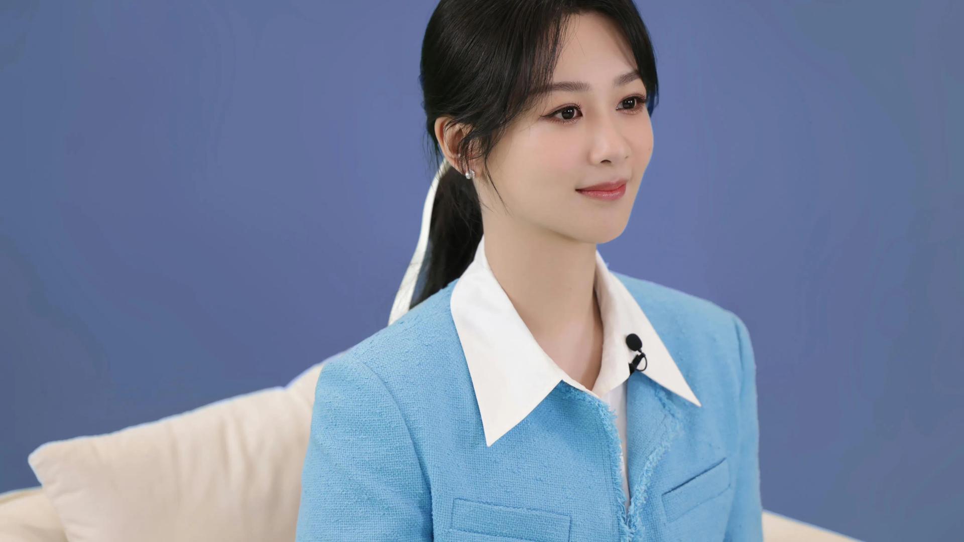 运动 杨紫直播造型翻车，发型老土衣服太村，网友：像乡村女干部