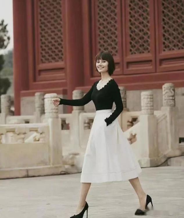 短发 陈数、袁泉告诉你:女人上了年纪,裙要长、发要短,美得优雅高级
