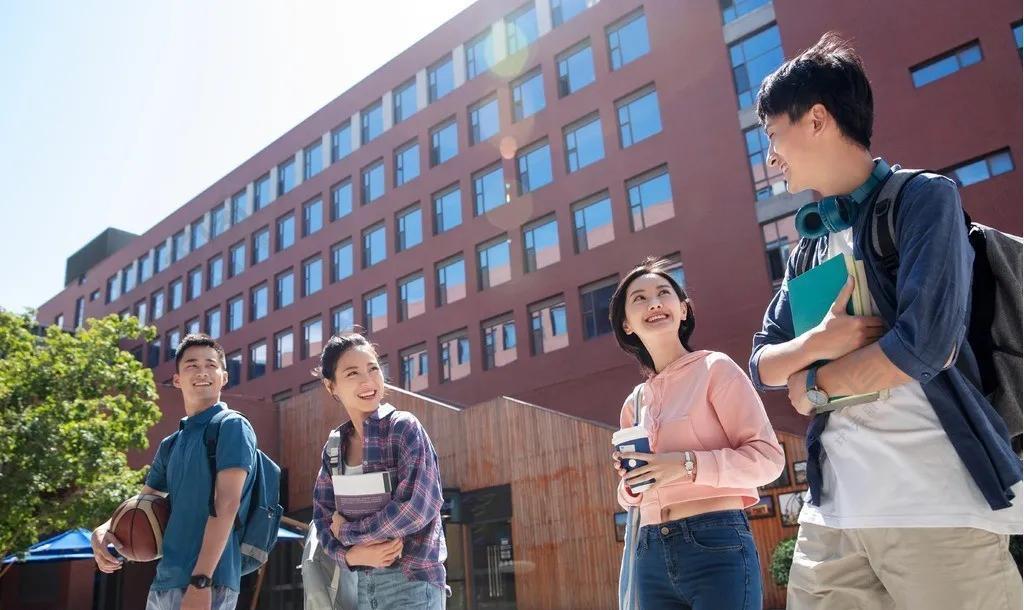 乡镇公务员扩招了!放宽条件3不限,应往届生均可端起铁饭碗!