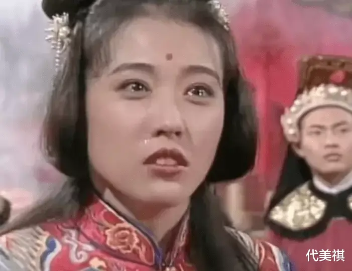 她突然去世，侮辱却早已开始