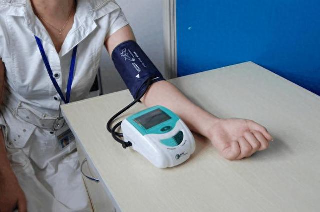 血压高不能吃鱼?王振义院士忠告:若想血压平稳降,少吃4种素食