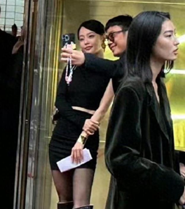 终于处罚了!Lisa被封号,杨颖张嘉倪被禁言,星光之路彻底是凉凉了