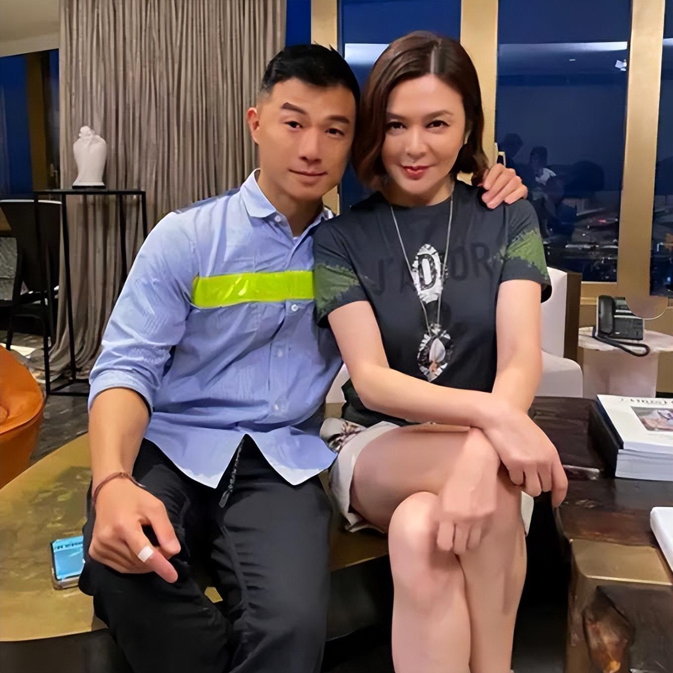 关之琳现身法国,生图感叹她太美了,穿西装玩下衣失踪还很前卫!