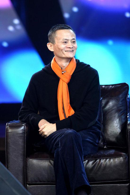 马云|59岁马云发福认不出!与汪涵聚会让出C位,为人低调对钱不感兴趣