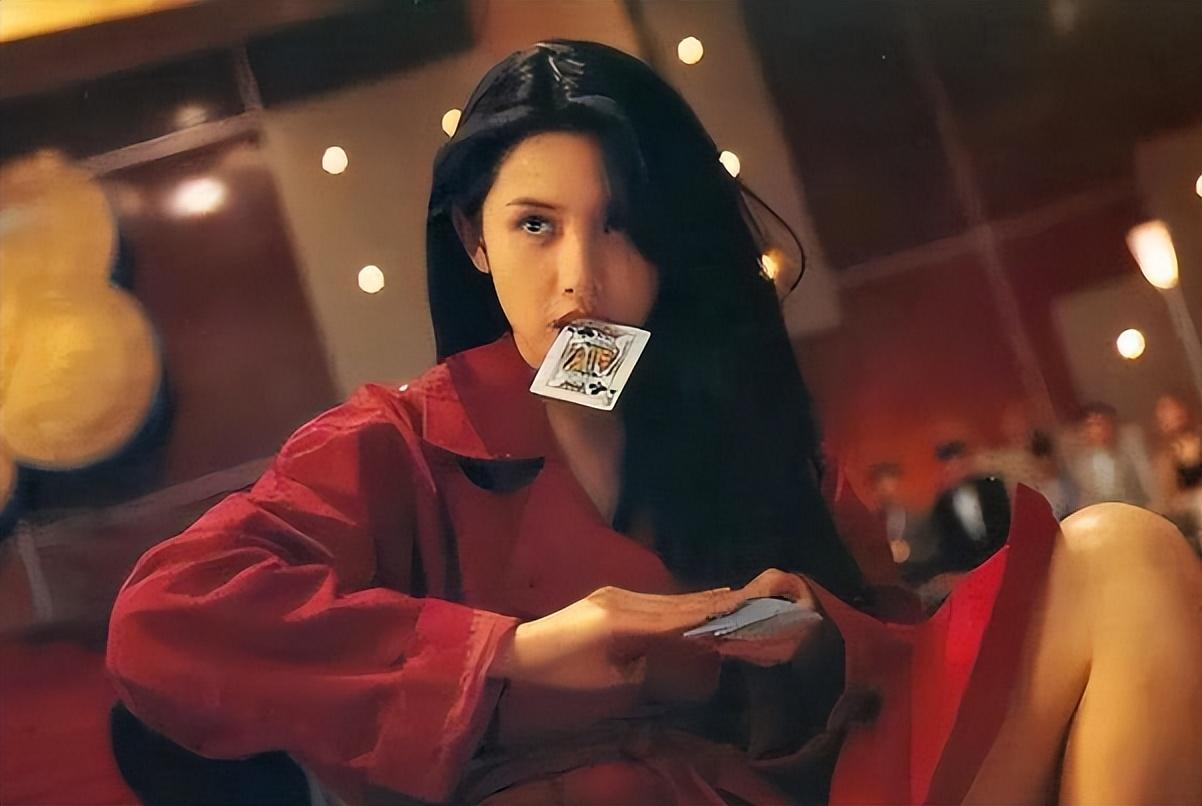 电影|电影《倚天屠龙记》演员的现状,金毛狮王误吸农药身亡!