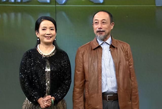 善恶终有报!63岁在美国捡垃圾的吕丽萍,已经活成了一个“笑话”