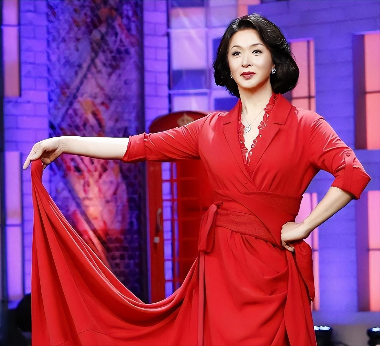 金星被问，变性前碰过女人吗？她随口一句话，暴露了内心真实想法