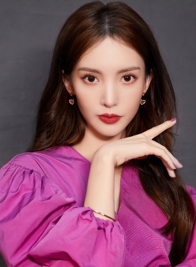 金晨|金晨又翻车了,一副排骨身材却穿泳衣,难怪被60岁吴玉芳比下去了