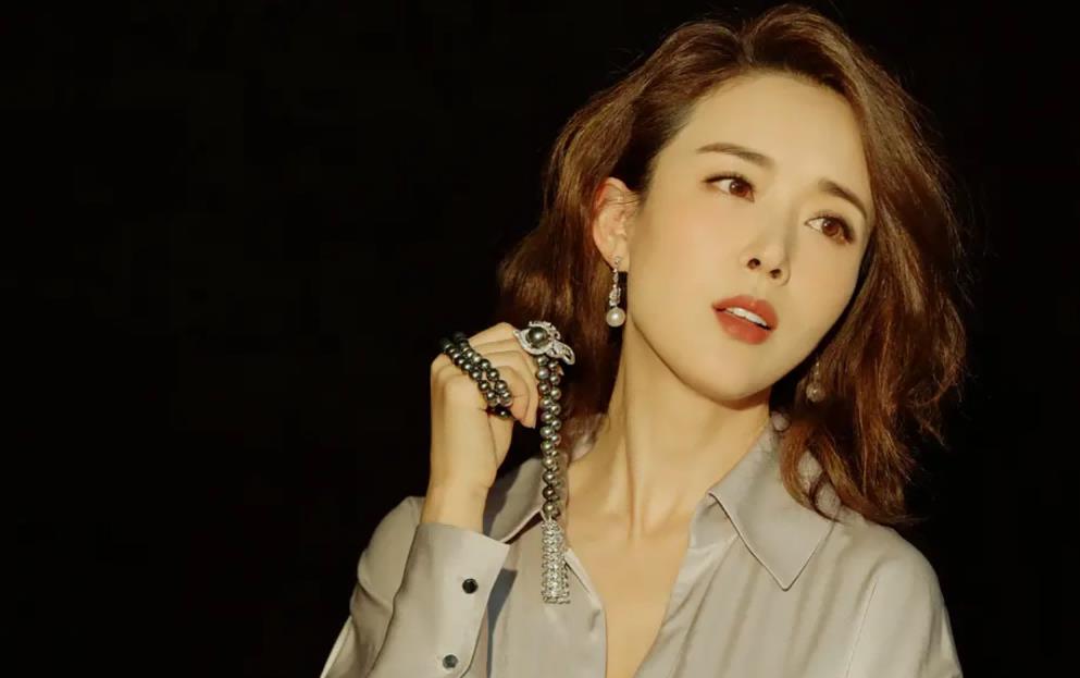 演员颜丹晨:我这辈子最幸福的事情,就是嫁给了小4岁的丈夫