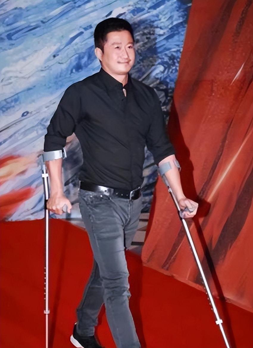 金鸡奖典礼这一夜,揭开吴京“虚伪面具”,爱国是假,捞金是真?