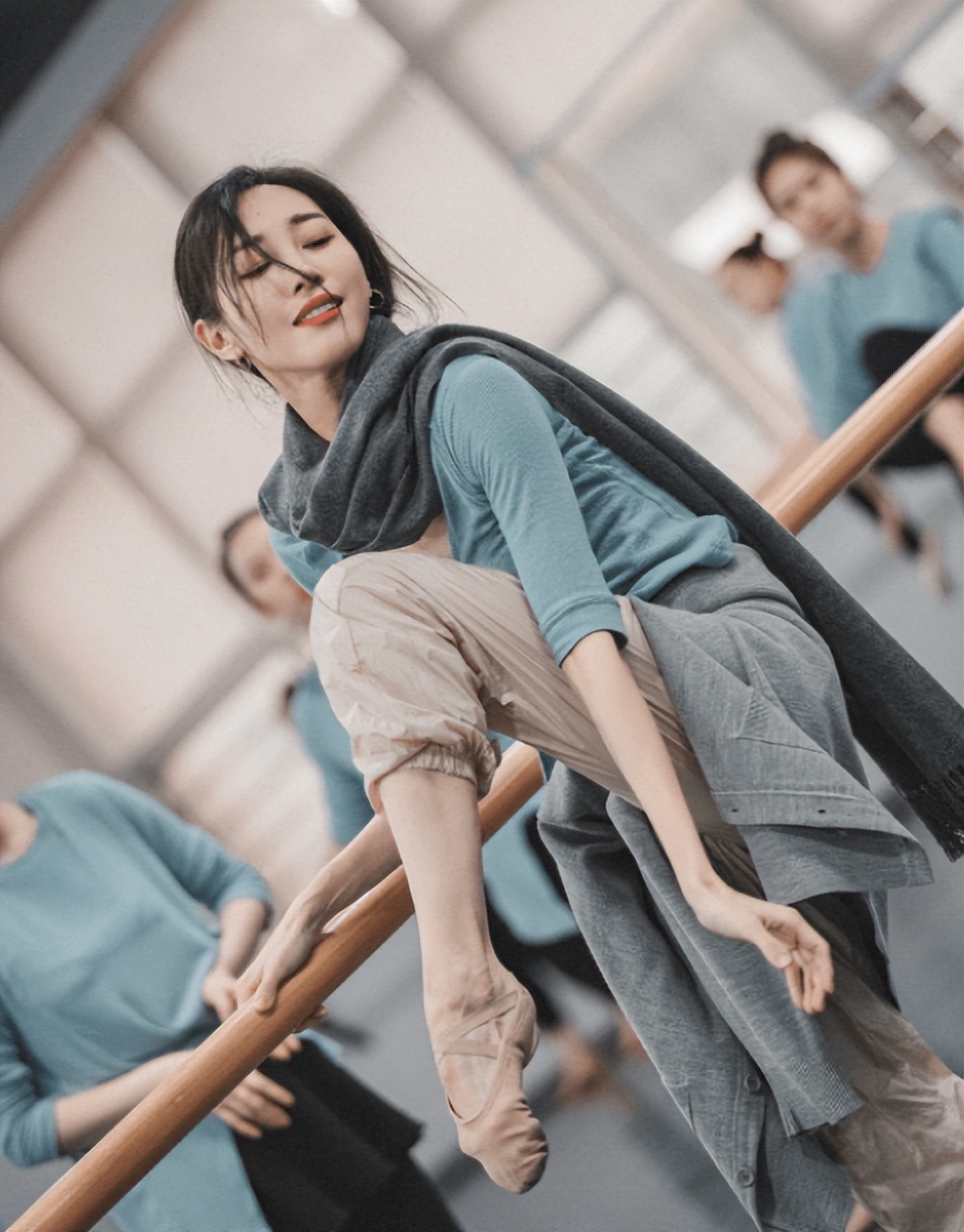 央视春晚|朱洁静央视春晚舞台走红,演活江南水乡梦,毕业院校也随之曝光