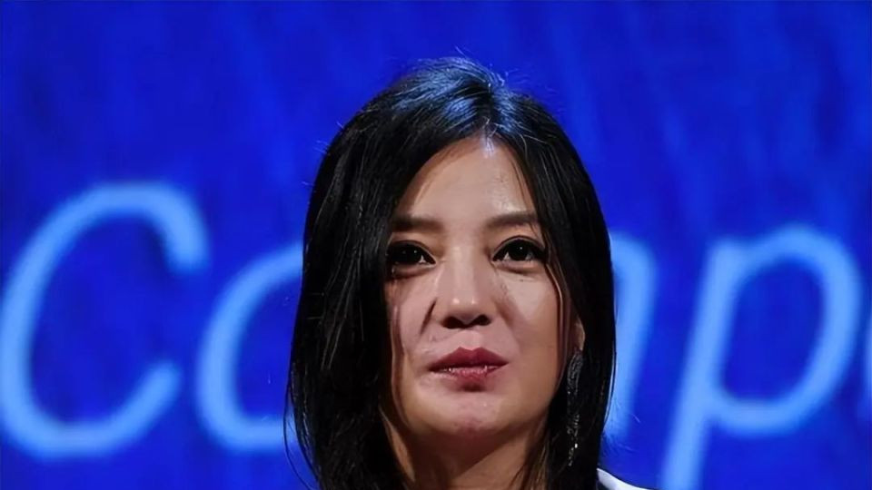 48岁的赵薇，一切都结束了