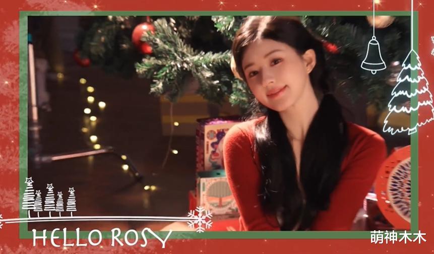 多位女星圣诞装扮惹争议，露背又露腿太出格，一身风尘味让人尴尬