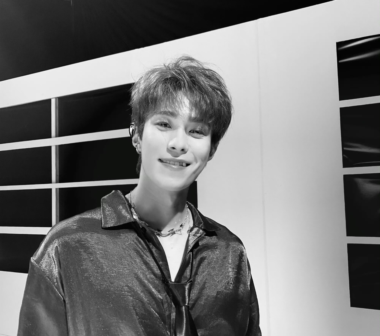 娱乐圈再出大瓜!岳明辉与女生酒店共度三天,女方高颜值身材优越