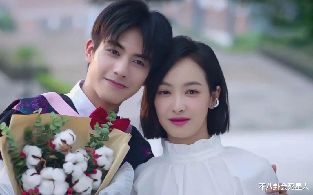 宋茜|宋茜出席活动,全脸干瘪身材消瘦,只有旁边陈妍希的一半宽