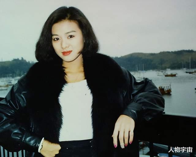 她是郭富城初恋，缩水版关之琳，激流勇退上海做服装生意，容颜已改