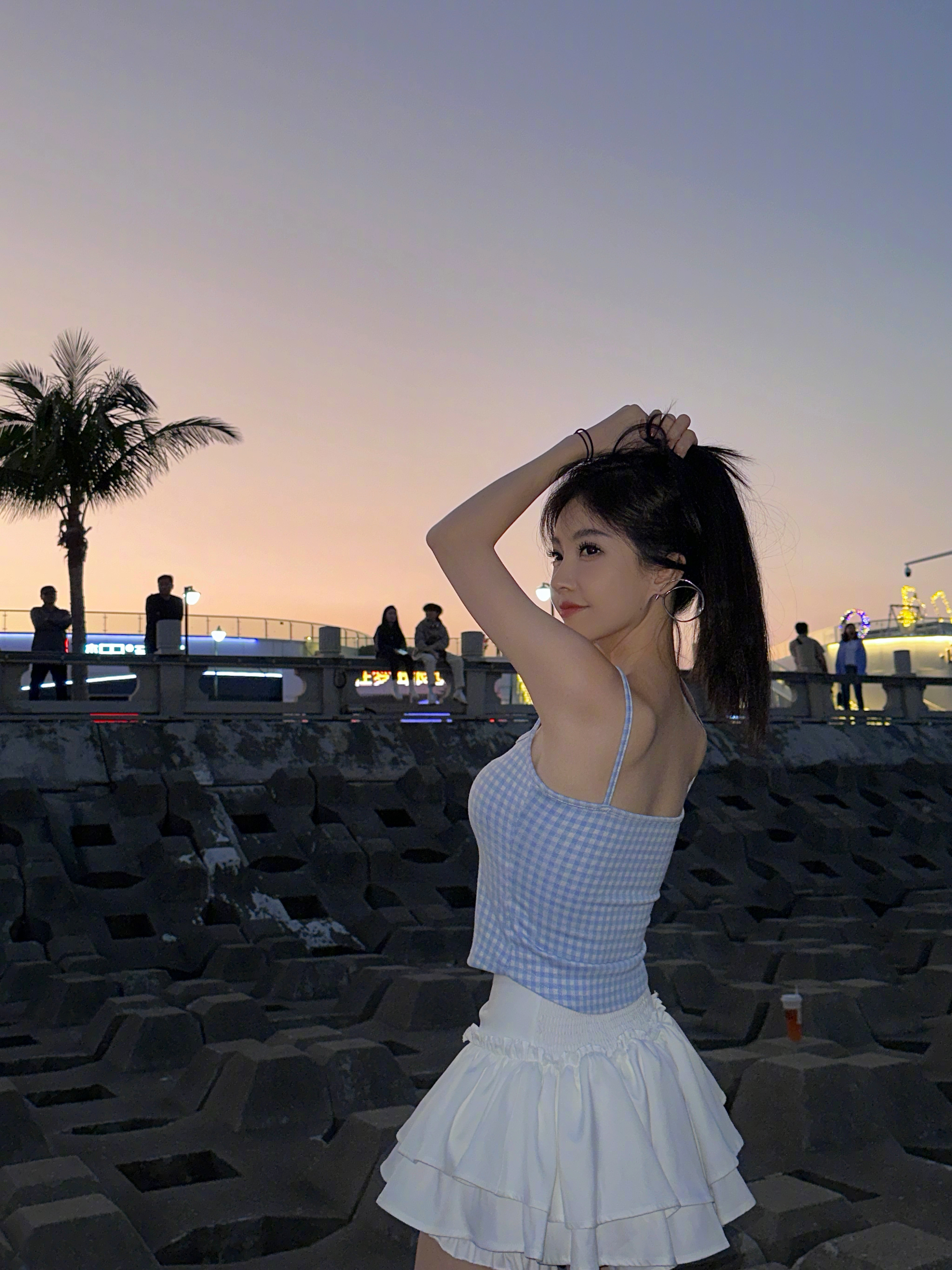 31岁的冯提莫确诊癌症晚期，病因曝光：别再放纵身体了