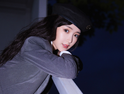 相亲角的香馍馍，毛晓彤十分钟被五人加好友，与古力娜扎对比太明显