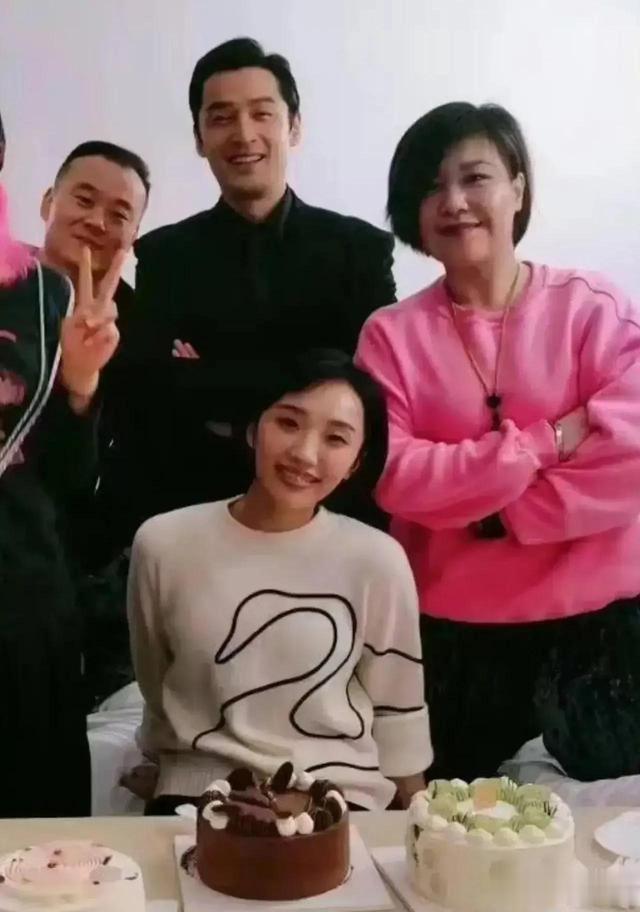 胡歌|胡歌当了爸爸梦想成真，曾讲：40岁之前成家，否则和孩子玩不动了