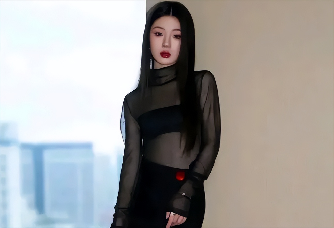 单依纯|知情人曝单依纯夺冠内幕,被老师推荐而来。系好声音“空降兵”