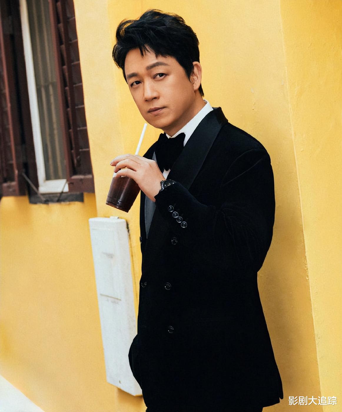 时隔6年,潘粤明再演酷的悬疑剧《黑夜告白》,网友:爷青回