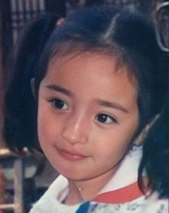 有种顽强叫“我没整容”!明明从大饼脸变成V脸,真当观众看不见