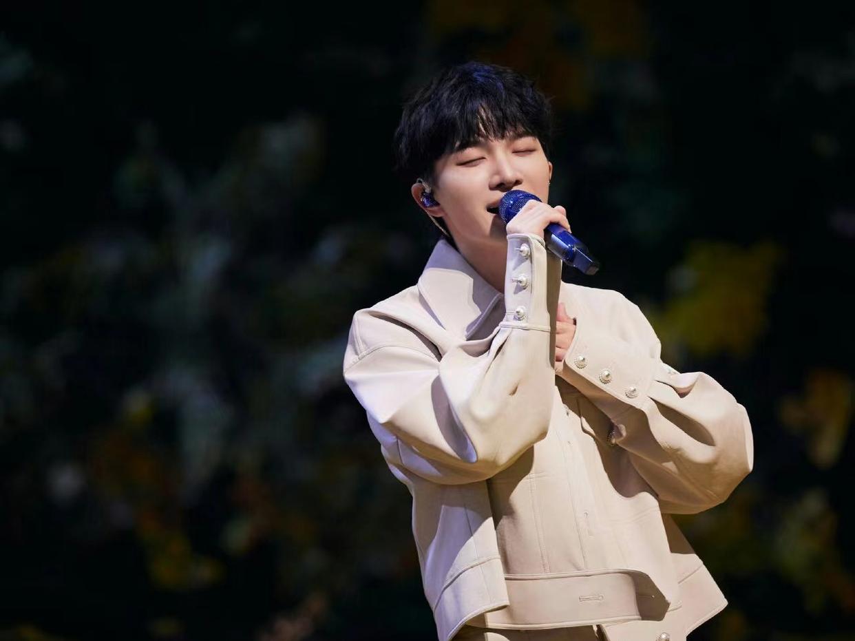 周深|打开周深的正确方式,戴上耳麦,静下心来,花开忘忧,聆听天籁